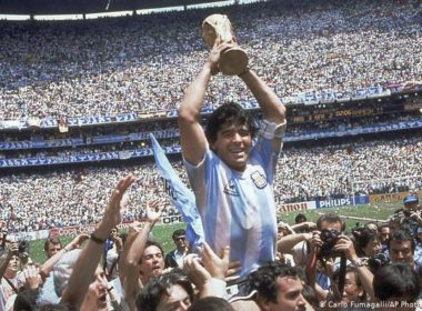 Diego Maradona va fi înmormântat astăzi, la Buenos Aires