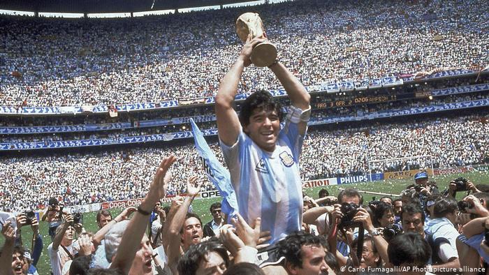 Diego Maradona va fi înmormântat astăzi, la Buenos Aires