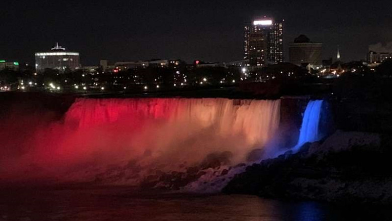 Cascada Niagara va fi iluminată în culorile drapelului românesc pe 1 Decembrie, în onoarea Zilei Naţionale a României, informează accentmontreal.com.