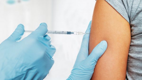Schema completă de vaccinare va cuprinde 3 doze pentru categoriile vulnerabile. După 6 luni se face a patra doză
