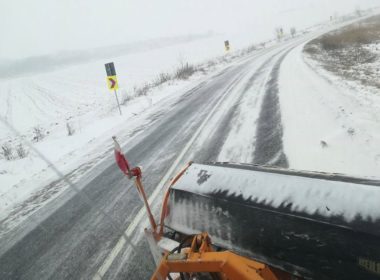 Prima zăpadă, primele drumuri blocate
