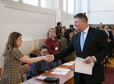 Klaus Iohannis a votat la alegerile parlamentare: „Alegerile nu se câştigă în sondaje, alegerile se câştigă la urne”