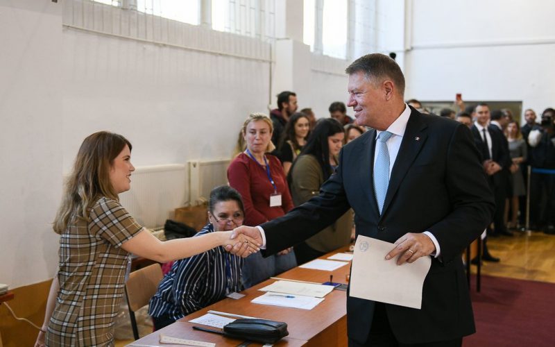 Klaus Iohannis a votat la alegerile parlamentare: „Alegerile nu se câştigă în sondaje, alegerile se câştigă la urne”