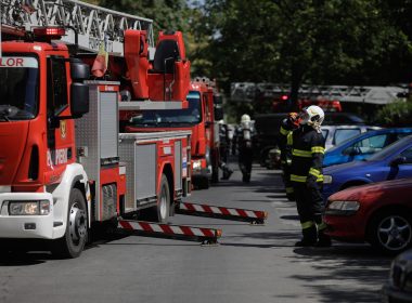 Incendiu violent, casă mistuită de flăcări