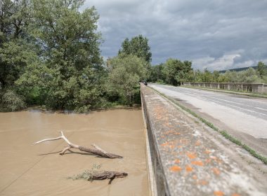 Cod galben şi portocaliu de inundaţii pe mai multe râuri din ţară