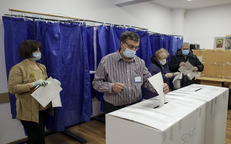În diaspora se desfăşoară a doua zi de vot. Cozi la secţiile din Chişinău