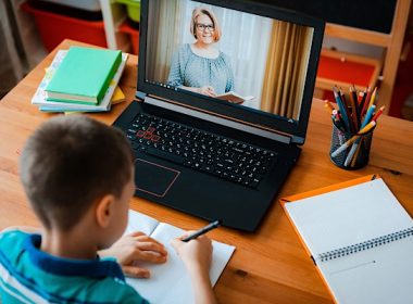 Botoşani: Cursuri exclusiv online pentru preşcolarii şi elevii din şapte unităţi de învăţământ