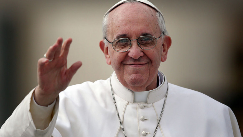 Papa Francisc nu va conduce ceremoniile din ajunul Anului Nou şi de Anul Nou din cauza unei crize de sciatică