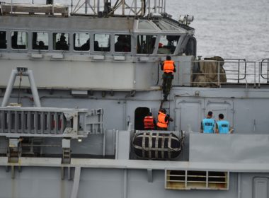 Un marinar român a fost răpit de piraţi în Golful Guineei din Africa. El se afla alături de alţi  23 de marinari la bordul unui tanc petrolier.