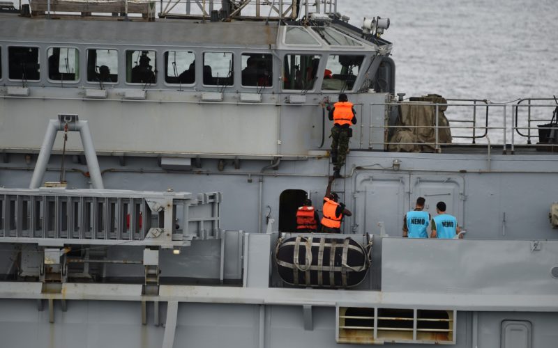 Un marinar român a fost răpit de piraţi în Golful Guineei din Africa. El se afla alături de alţi  23 de marinari la bordul unui tanc petrolier.