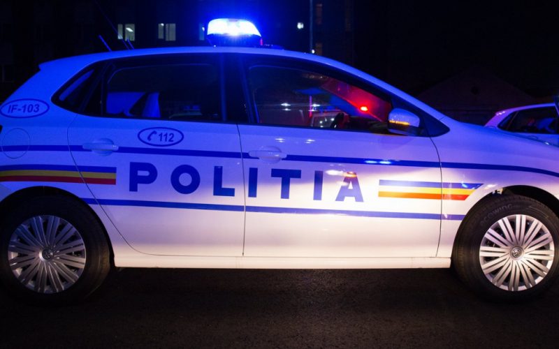 Prahova: Bărbat împuşcat de poliţişti după o urmărire în trafic; şoferul autoturismului, căutat în zonă