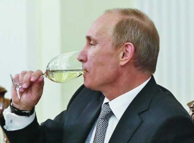 Ruşii vaccinaţi cu Sputnik V nu au voie să bea alcool timp de două luni