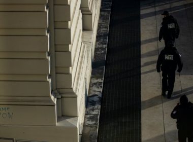 FBI: Poliţia a găsit o camionetă cu bombe şi arme lângă clădirea Capitolului