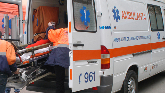 Doi morţi şi trei răniţi, în urma tamponării a două dube de transport la Văleni