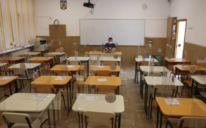 Ministrul Educaţiei, prima reacţie după apariţia unui posibil focar cu noua tulpină, într-o şcoală din Bucureşti