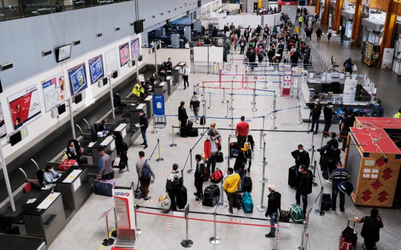 Regulile de călătorie Covid din Marea Britanie provoacă indignare în întreaga lume. "Este rasism, discriminare, xenofobie"