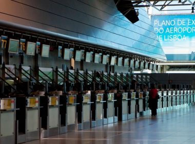 Varianta Omicron în Europa. 13 dintre cei 61 de pasageri olandezi depistaţi pozitivi pe aeroport în Amsterdam au tulpina sud-africană
