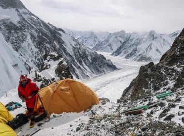 Alpinistul Alex Găvan, mesaj de pe K2: Când inspiri, simţi cum aerul ce îţi pătrunde în plămâni doare / Mi-am îngăduit vreme să mă las pătruns de măreţia acestor locuri, să aud, să primesc şi să integrez ceea ce K2 are să mă îndrume