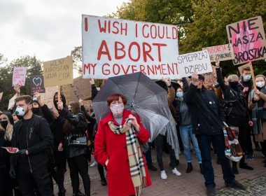 Polonia interzice aproape în totalitate avortul. Decizia justiţiei a intrat în vigoare