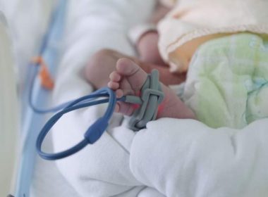 Bebeluş de 5 luni, în stare gravă la spital