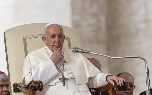 Papa Francisc va fi operat la colon