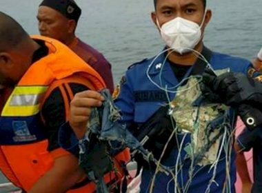 Ce spun specialiştii în aviaţie despre prăbuşirea misterioasă a Boeingului indonezian cu 62 de oameni la bord