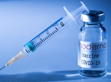 Primele 14.000 de doze de vaccin Moderna ajung miercuri în România