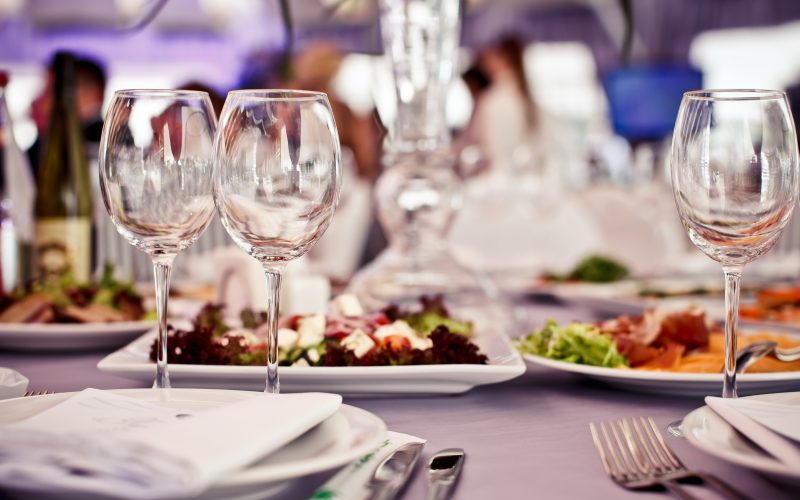 Preşedintele Organizaţiei Patronale a Hotelurilor şi Restaurantelor: Au fost făcuţi primii paşi pentru a da în judecată statul. Guvernul trebuie să despăgubească cu 500 de milioane de euro industria pentru restricţiile impuse