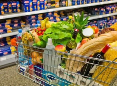Alimentele au avut cele mai mari creşteri de preţuri în martie. BNR a făcut o mutare bună când a crescut dobânda