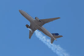 Un Boeing 777 a aterizat de urgenţă la Moscova din cauza unei probleme de motor