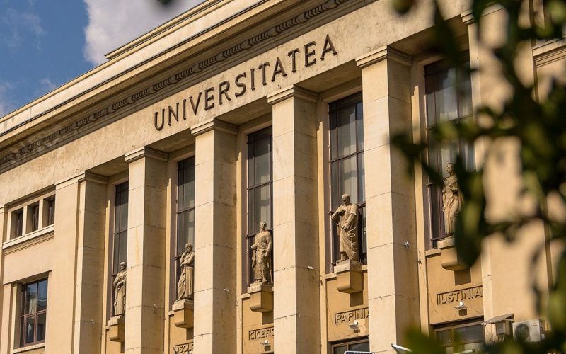 Decizie unică în istoria Facultăţii de Drept a Universităţii Bucureşti: Consiliul şi decanul propun exmatricularea a 45 de studenţi acuzaţi că au conlucrat în vederea fraudării unor examene din sesiunea de iarnă a anului I