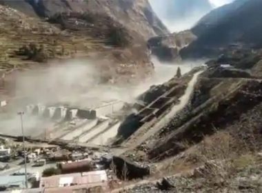 14 oameni au murit după ruperea gheţarului din Himalaya, 150 sunt daţi dispăruţi