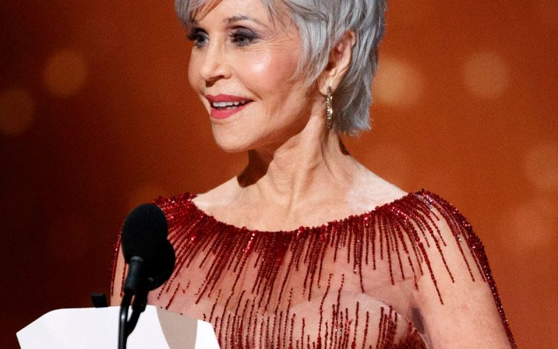 Jane Fonda primeşte premiul Cecil B. DeMille în cadrul ceremoniei Globurilor de Aur