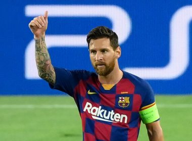 A fost bătaie pe tricourile cu Messi! Ce s-a întâmplat la magazinul oficial al parizienilor şi cât costă un tricou cu unoul idol de pe Parc des Princes, aflaţi la Focus Sport, la 19 fără trei minute.