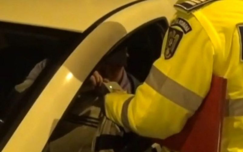 21 de şoferi au rămas fără permis, după o razie a poliţiştilor în Bucureşti. Şofer: Vă jur că n-am băut. Am mâncat curmale
