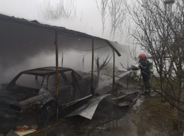 Incendiu în Breaza la un atelier auto în care sunt depozitate butelii