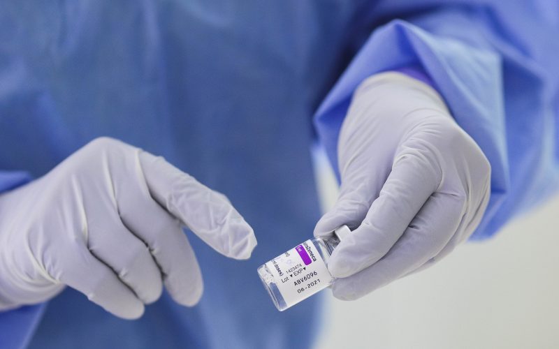 Marea Britanie: 168 de cazuri majore de cheaguri de sânge la persoane vaccinate cu vaccinul pentru Covid-19 al AstraZeneca