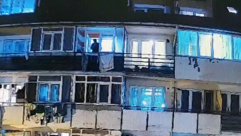 O familie din Piteşti va fi evacuată deoarece a aruncat gunoi de la geam