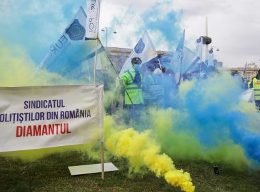 Au sărbătorit protestând