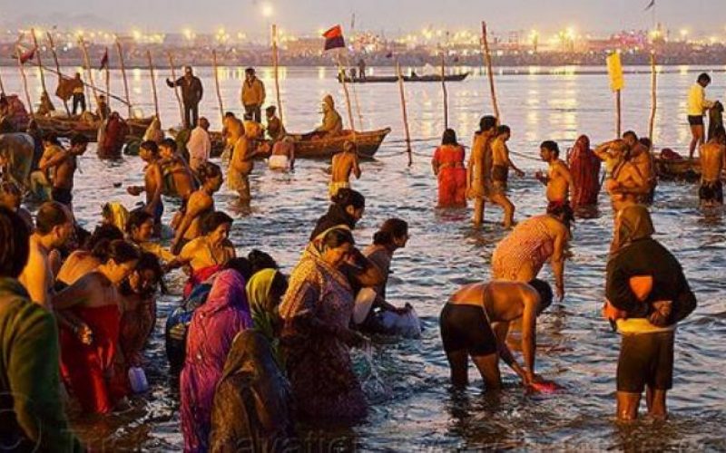 Baia ritualică anuală, în Gange
