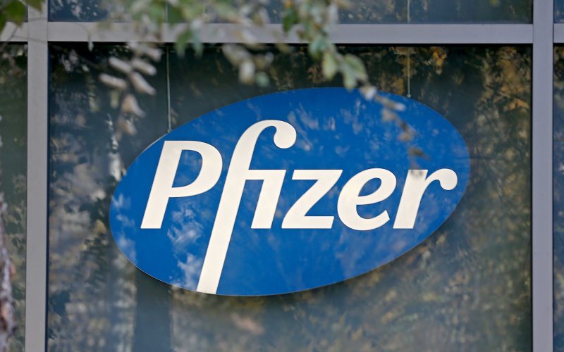 Pfizer se aşteaptă să vândă vaccinuri şi pastile anti-COVID-19 în valoare de 54 de miliarde de dolari în 2022