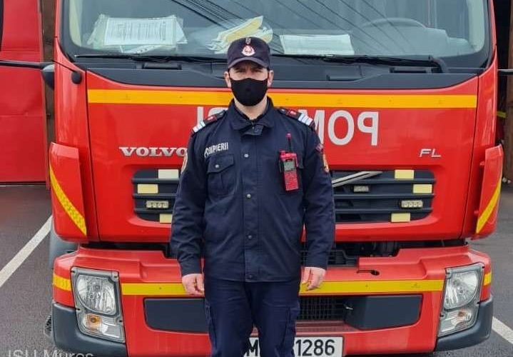 Un pompier aflat în timpul liber a reuşit să ţină sub control un incendiu izbucnit la o maşină