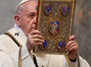 Vaticanul pedepseşte doi episcopi pentru neglijenţă în combaterea abuzurilor sexuale