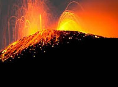 O nouă erupţie puternică în Canare. În zonă a crescut nivelul gazelor toxice