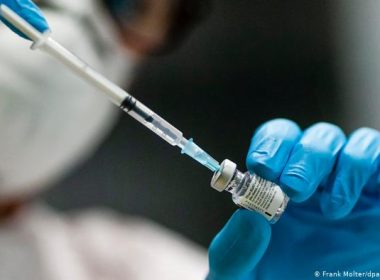 Armata ajută la vaccinarea celor din zonele izolate