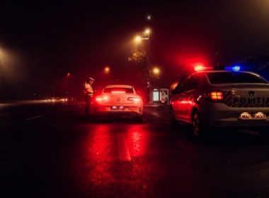 Un bărbat din Argeş a fost şi bătut, şi lăsat fără maşină de hoţul pe care l-a surprins în timp ce ce-i fura autoturismul