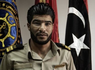Libia a eliberat din arest un comandant al pazei de coastă descris drept unul dintre cei mai căutaţi traficanţi de persoane din lume