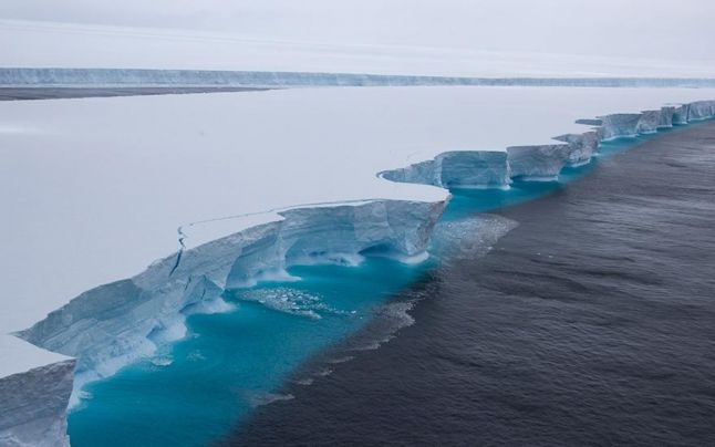 Imagini din satelit: Cel mai mare gheţar, A-68, s-a rupt în bucăţi şi se topeşte rapid