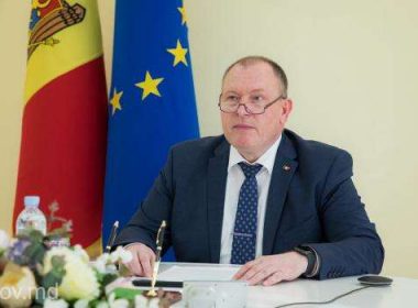 Premierul interimar al Republicii Moldova recunoaşte că starea de urgenţă propusă de guvern este folosită în scopuri politice