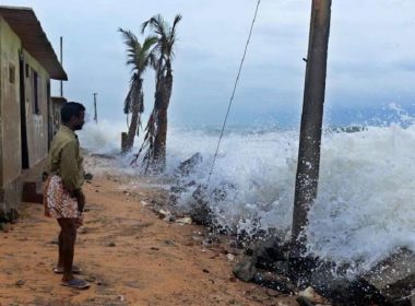 India, devastată de ciclonul Tauktae. Cel puţin patru oameni şi-au pierdut viaţa şi zeci de comune au fost distruse de ape